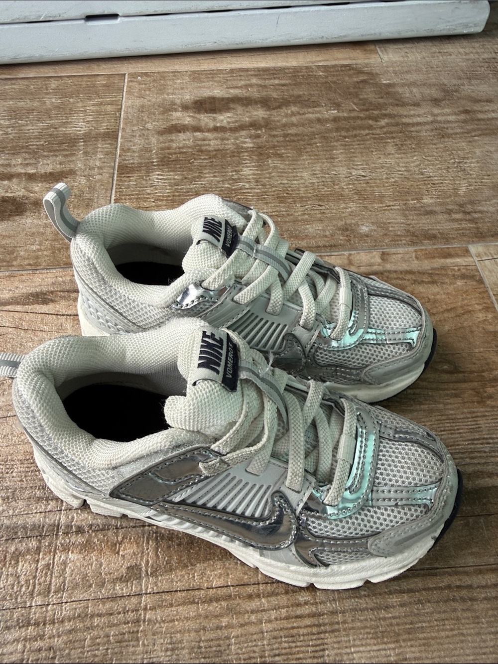 Nike Kids Vomero 5 Silver and White Sneakers